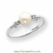 14k White Gold 5mm Pearl A Diamond ring